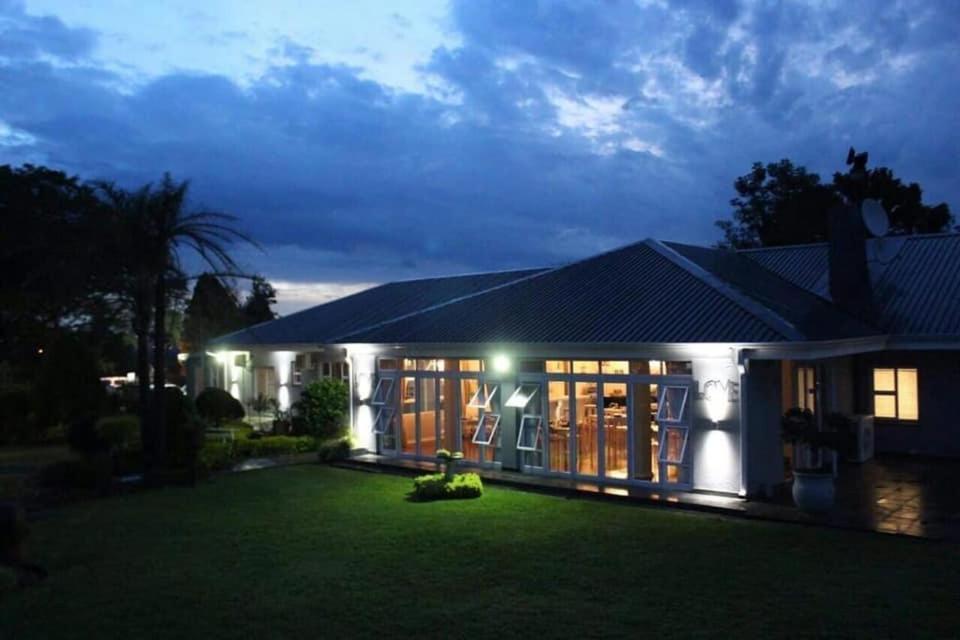 Nauntons Guest House & Wedding Venue เลดี้สมิธ ภายนอก รูปภาพ