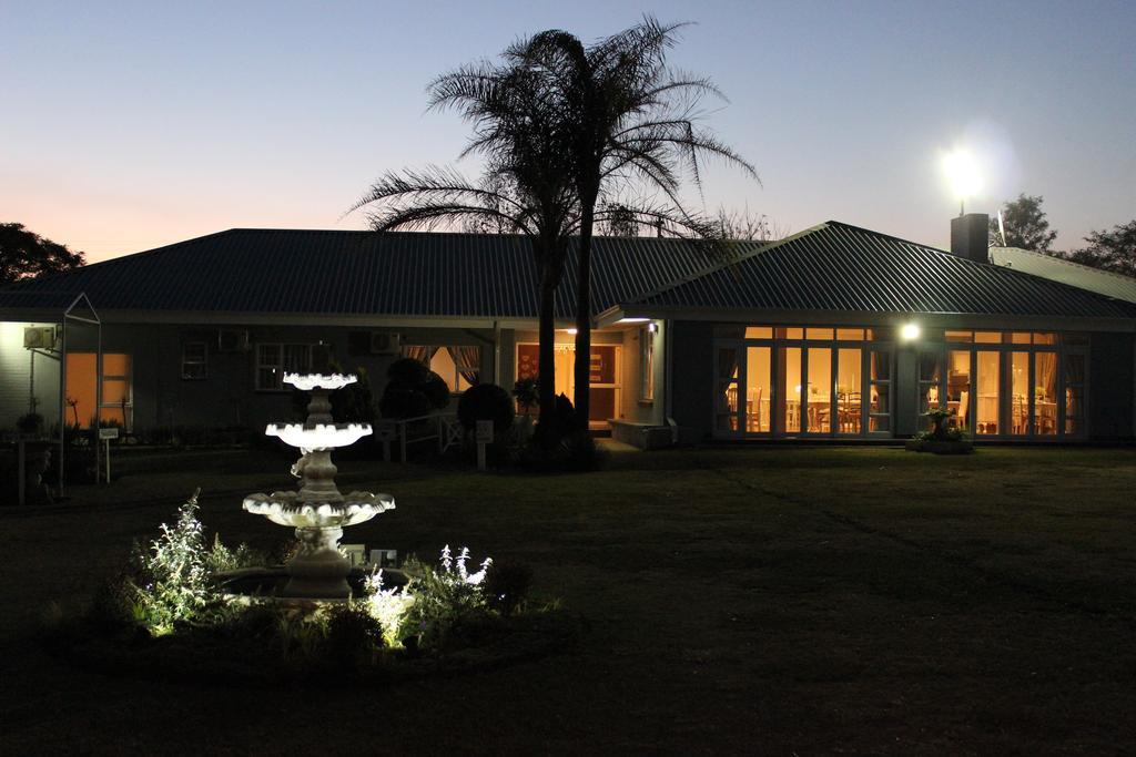 Nauntons Guest House & Wedding Venue เลดี้สมิธ ภายนอก รูปภาพ