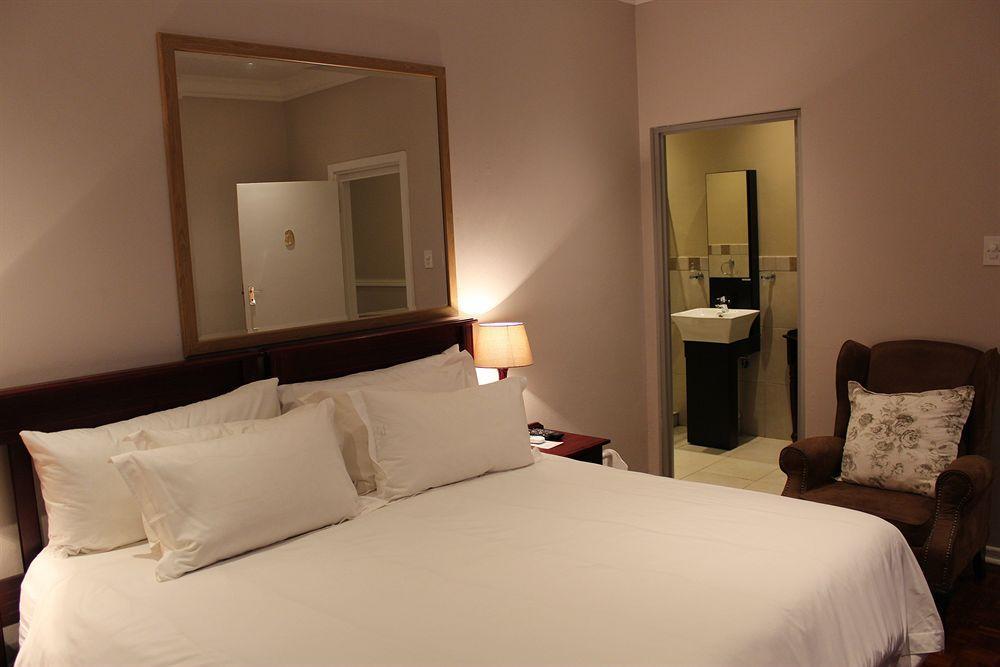 Nauntons Guest House & Wedding Venue เลดี้สมิธ ภายนอก รูปภาพ