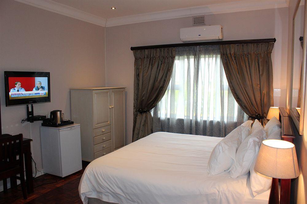 Nauntons Guest House & Wedding Venue เลดี้สมิธ ภายนอก รูปภาพ