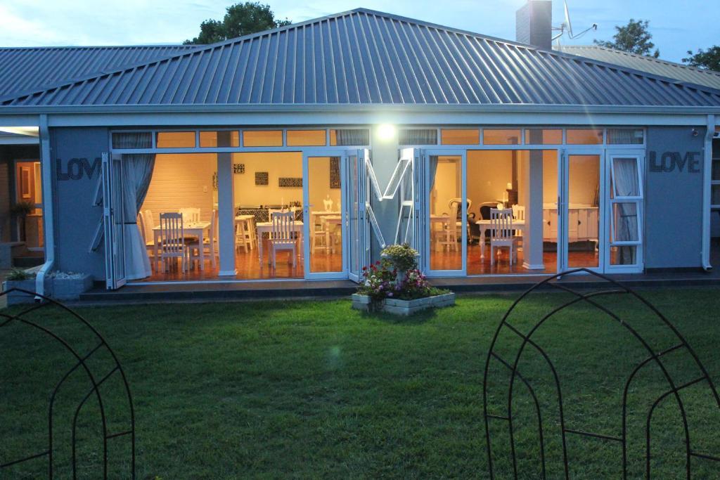 Nauntons Guest House & Wedding Venue เลดี้สมิธ ภายนอก รูปภาพ