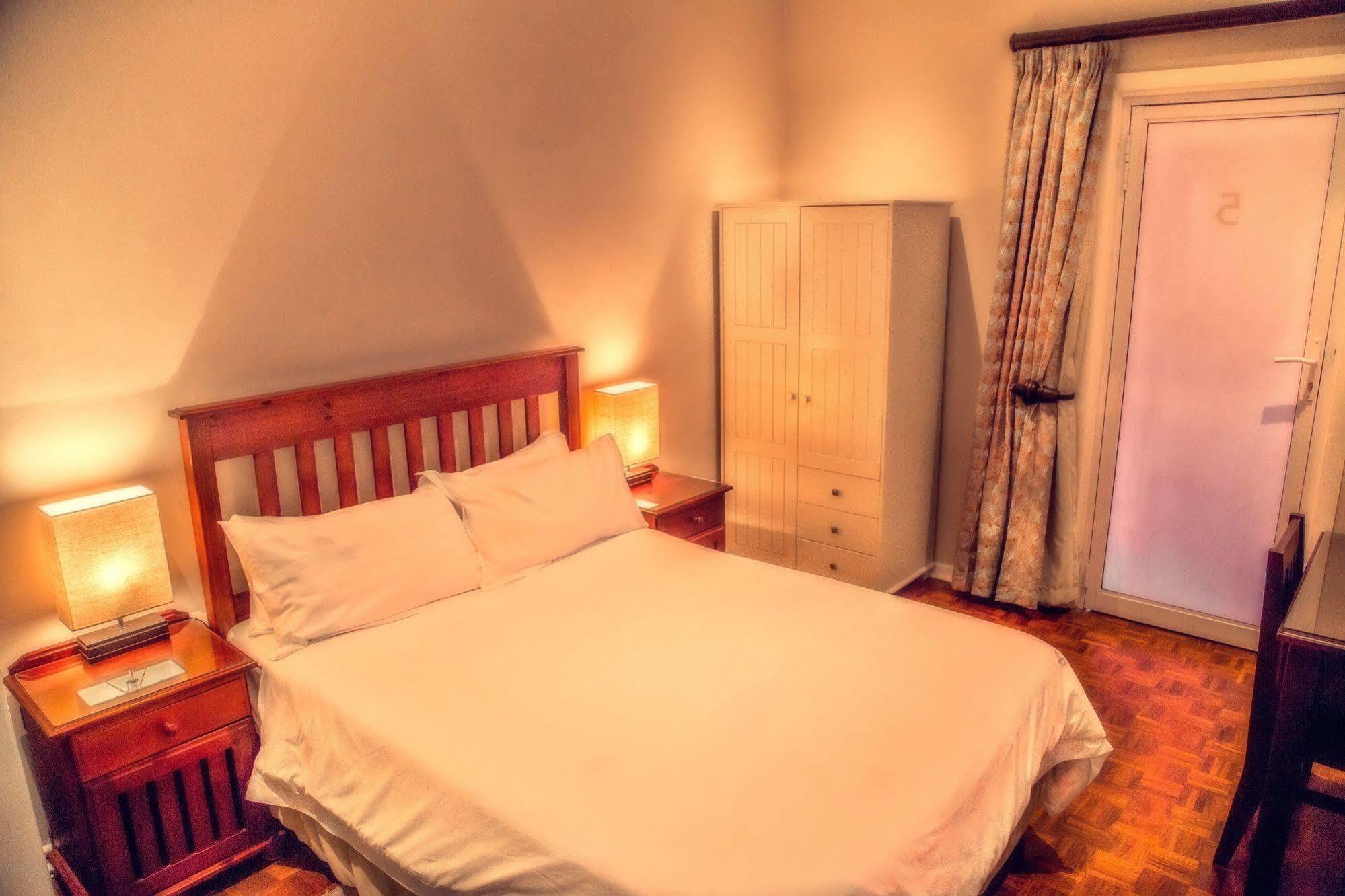 Nauntons Guest House & Wedding Venue เลดี้สมิธ ภายนอก รูปภาพ