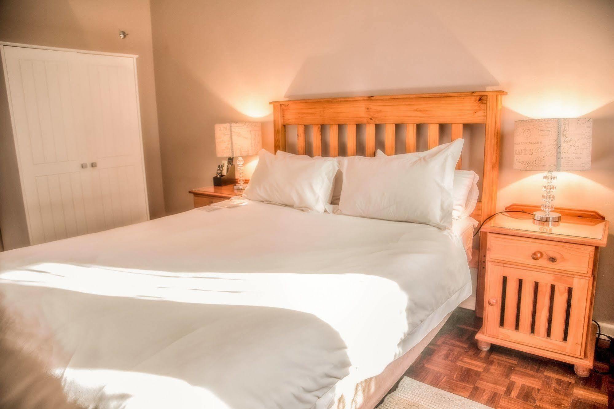 Nauntons Guest House & Wedding Venue เลดี้สมิธ ภายนอก รูปภาพ